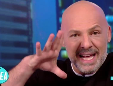 Η απάντηση μιας καρκινοπαθούς στην «κριτική» του Νίκου Μουτσινά: «Συγνώμη που οι γυναίκες με καρκίνο τολμάμε…»